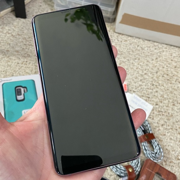 Galaxy S9 Plus 64 GB - Lilac Purple with many new extras! EXC COND UNLOCKED - Picture 10 of 12